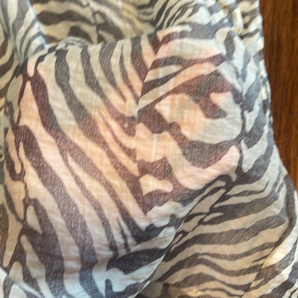 Cabi Savannah Top small grey cream Zebra Sleeveless Ruffle animal print - Picture 7 of 7